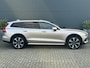 Volvo V60 Cross Country 2.0 B5 AWD Ultimate | Massage | 20'' | Pano | Gelamineerd glas | Pilot Assist |