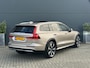 Volvo V60 Cross Country 2.0 B5 AWD Ultimate | Massage | 20'' | Pano | Gelamineerd glas | Pilot Assist |