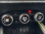 Renault Clio 1.0 Tce Intens Navigatie Parkeersensoren Climate Control