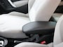 Citroën C3 AUTOMAAT 1.6 VTi Exclusive De meest luxe, Airco, Cruise control, Boordcomputer, Brake Assist System, Panoramische voorruit, Pakrkeersensoren achter, Elektronische remkrachtverdeling, Extra getint glas achter 1e eigenaar,compacte hatchback met Franse flair en verrassend veel comfort. Met zijn soepele 120 pk motor rijdt hij vlot en stil, ideaal voor zowel stad als snelweg. De "Exclusive" uitvoering