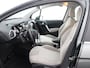 Citroën C3 AUTOMAAT 1.6 VTi Exclusive De meest luxe, Airco, Cruise control, Boordcomputer, Brake Assist System, Panoramische voorruit, Pakrkeersensoren achter, Elektronische remkrachtverdeling, Extra getint glas achter 1e eigenaar,compacte hatchback met Franse flair en verrassend veel comfort. Met zijn soepele 120 pk motor rijdt hij vlot en stil, ideaal voor zowel stad als snelweg. De "Exclusive" uitvoering