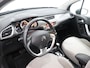 Citroën C3 AUTOMAAT 1.6 VTi Exclusive De meest luxe, Airco, Cruise control, Boordcomputer, Brake Assist System, Panoramische voorruit, Pakrkeersensoren achter, Elektronische remkrachtverdeling, Extra getint glas achter 1e eigenaar,compacte hatchback met Franse flair en verrassend veel comfort. Met zijn soepele 120 pk motor rijdt hij vlot en stil, ideaal voor zowel stad als snelweg. De "Exclusive" uitvoering