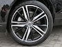 Volvo XC60 2.0 Recharge T8 AWD R-Design | Luchtvering | Black optic | Panoramadak | Head-up display | Harman Kardon | Full LED | Stuur-/Stoelverwarming V+A | Dodehoek detectie | Apple-/Android Carplay