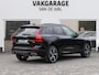 Volvo XC60 2.0 Recharge T8 AWD R-Design | Luchtvering | Black optic | Panoramadak | Head-up display | Harman Kardon | Full LED | Stuur-/Stoelverwarming V+A | Dodehoek detectie | Apple-/Android Carplay
