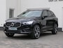 Volvo XC60 2.0 Recharge T8 AWD R-Design | Luchtvering | Black optic | Panoramadak | Head-up display | Harman Kardon | Full LED | Stuur-/Stoelverwarming V+A | Dodehoek detectie | Apple-/Android Carplay