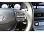 Hyundai Kona Electric EV Premium 64 kWh | 3 Fase | Lederen bekleding | Parkeersensoren voor en achter | Stoelverwarming en stoelventilatie |