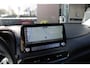 Hyundai Kona Electric EV Premium 64 kWh | 3 Fase | Lederen bekleding | Parkeersensoren voor en achter | Stoelverwarming en stoelventilatie |