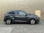Hyundai Kona Electric EV Premium 64 kWh | 3 fase | 96% SOH | Leder | Schuif/kanteldak | Navigatie | Adaptieve cruise | Lane assist | Apple CarPlay | Stoelverwarming&koeling | Achterbankverwarming | Camera | PDC voor+achter | Head up display | Volledig onderhouden