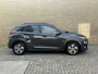 Hyundai Kona Electric EV Premium 64 kWh | 3 fase | 96% SOH | Leder | Schuif/kanteldak | Navigatie | Adaptieve cruise | Lane assist | Apple CarPlay | Stoelverwarming&koeling | Achterbankverwarming | Camera | PDC voor+achter | Head up display | Volledig onderhouden