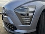 Hyundai Kona Electric Premium 65.4 kWh | Elektrische stoelen | Stoelgeheugen | Stoel/stuurverwarming | Stoelverkoeling | 2e zit-rij stoelverwarming | Lederen bekleding | 360* camera | Adaptive cruisecontrol | Active lane-keeping |