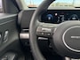 Hyundai Kona Electric Premium 65.4 kWh | Elektrische stoelen | Stoelgeheugen | Stoel/stuurverwarming | Stoelverkoeling | 2e zit-rij stoelverwarming | Lederen bekleding | 360* camera | Adaptive cruisecontrol | Active lane-keeping |