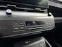 Hyundai Kona Electric Premium 65.4 kWh | Elektrische stoelen | Stoelgeheugen | Stoel/stuurverwarming | Stoelverkoeling | 2e zit-rij stoelverwarming | Lederen bekleding | 360* camera | Adaptive cruisecontrol | Active lane-keeping |