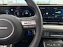 Hyundai Kona Electric Premium 65.4 kWh | Elektrische stoelen | Stoelgeheugen | Stoel/stuurverwarming | Stoelverkoeling | 2e zit-rij stoelverwarming | Lederen bekleding | 360* camera | Adaptive cruisecontrol | Active lane-keeping |