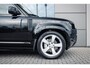 Land Rover Defender 110 P300e X-Dynamic HSE | El. trekhaak | 22 Inch | Pano | Koelbox | Black Pack | Cold Climate | Keramische Coating