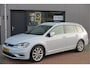 Volkswagen Golf Variant 1.5 TSI 96kw 130pk Highline , Adaptive cruise ,Virtual cockpit,Navi, Trekhaak(afneembaar), Stoelverwarming, Alcantara, 17"Lichtmetalen velgen, DAB+ radio , Carplay , PDC, Camera, etc. Onderhoudshistorie volledig & bekend.