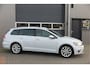 Volkswagen Golf Variant 1.5 TSI 96kw 130pk Highline , Adaptive cruise ,Virtual cockpit,Navi, Trekhaak(afneembaar), Stoelverwarming, Alcantara, 17"Lichtmetalen velgen, DAB+ radio , Carplay , PDC, Camera, etc. Onderhoudshistorie volledig & bekend.