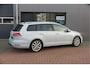 Volkswagen Golf Variant 1.5 TSI 96kw 130pk Highline , Adaptive cruise ,Virtual cockpit,Navi, Trekhaak(afneembaar), Stoelverwarming, Alcantara, 17"Lichtmetalen velgen, DAB+ radio , Carplay , PDC, Camera, etc. Onderhoudshistorie volledig & bekend.