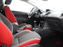 Ford Fiesta 1.0 EcoBoost Black Edition Airco, Bluetooth, Boordcomputer, Hill hold fucntie, Parkeersensoren achter, Cruise Control, Spraakbediening, Start/stop systeem, Elektronisch Stabiliteits Programma, Elektronische remkrachtve opvallend sportieve hatchback met een zwarte, stoere uitstraling en rode accenten die meteen in het oog springen. Onder de motorkap ligt de bekroonde 1.0 EcoBoost motor, die verrassend kracht