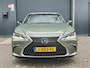 Lexus ES 300h Executive Line NAP CARPLAY 360 CAMERA KEYLESS PANO ACC LANE ASSIST MEMORY SEATS STUURVERWARIMG DEALER ONDERHOUDEN