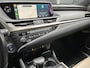 Lexus ES 300h Executive Line NAP CARPLAY 360 CAMERA KEYLESS PANO ACC LANE ASSIST MEMORY SEATS STUURVERWARIMG DEALER ONDERHOUDEN