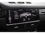 Porsche Cayenne Coupé 3.0 E-Hybrid / Trekhaak / Panoramadak / Camera / 22'' / CarPlay / Sportdesign+Chrono / Luchtvering / Bose / Dodehoek / Stoelverwarming / DAB / ACC