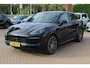 Porsche Cayenne Coupé 3.0 E-Hybrid / Trekhaak / Panoramadak / Camera / 22'' / CarPlay / Sportdesign+Chrono / Luchtvering / Bose / Dodehoek / Stoelverwarming / DAB / ACC
