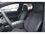 Volkswagen ID.7 Tourer Pro Limited Edition | Achterbank in ongelijke delen neerklapbaar incl. middenarmsteun en doorlaadmogelijkheid | Afstandscontrolesysteem (Front Assist), met voetgangers- en fietsersherkenning | Airconditioning automatisch, 2-zone (Climatronic)