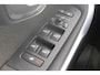 Volvo V40 T3 152PK Automaat Momentum Cruise control / Navigatie / Standkachel / Stoelverwarming / Climate control / Bluetooth telefoonkoppeling / Parkeersensoren voor en achter met parkeercamera achter