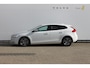 Volvo V40 T3 152PK Automaat Momentum Cruise control / Navigatie / Standkachel / Stoelverwarming / Climate control / Bluetooth telefoonkoppeling / Parkeersensoren voor en achter met parkeercamera achter