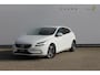 Volvo V40 T3 152PK Automaat Momentum Cruise control / Navigatie / Standkachel / Stoelverwarming / Climate control / Bluetooth telefoonkoppeling / Parkeersensoren voor en achter met parkeercamera achter
