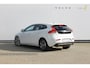 Volvo V40 T3 152PK Automaat Momentum Cruise control / Navigatie / Standkachel / Stoelverwarming / Climate control / Bluetooth telefoonkoppeling / Parkeersensoren voor en achter met parkeercamera achter