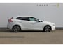 Volvo V40 T3 152PK Automaat Momentum Cruise control / Navigatie / Standkachel / Stoelverwarming / Climate control / Bluetooth telefoonkoppeling / Parkeersensoren voor en achter met parkeercamera achter