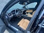 Volvo V60 Cross Country 2.0 B5 AWD Pro | Trekhaak | Elektrische Stoelverstelling | Adaptieve Cruise Control met Stuurhulp | Harman Kardon Audio | Stoelen en Stuurwiel verwarmd | Massagefunctie |