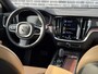 Volvo V60 Cross Country 2.0 B5 AWD Pro | Trekhaak | Elektrische Stoelverstelling | Adaptieve Cruise Control met Stuurhulp | Harman Kardon Audio | Stoelen en Stuurwiel verwarmd | Massagefunctie |