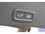 Volvo XC40 2.0 B4 Plus Dark Google Infotainment / Semi elektrisch wegklapbare trekhaak / Verwarmbare voorruit / Harman Kardon Audio installatie / Elektrisch bedienbare voorstoelen