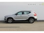 Volvo XC40 2.0 B4 Plus Dark Google Infotainment / Semi elektrisch wegklapbare trekhaak / Verwarmbare voorruit / Harman Kardon Audio installatie / Elektrisch bedienbare voorstoelen