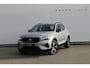 Volvo XC40 2.0 B4 Plus Dark Google Infotainment / Semi elektrisch wegklapbare trekhaak / Verwarmbare voorruit / Harman Kardon Audio installatie / Elektrisch bedienbare voorstoelen