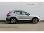 Volvo XC40 2.0 B4 Plus Dark Google Infotainment / Semi elektrisch wegklapbare trekhaak / Verwarmbare voorruit / Harman Kardon Audio installatie / Elektrisch bedienbare voorstoelen