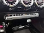 Mercedes-Benz CLA 180 AMG Line Panoramadak | 5 spaaks lichtmetalen velgen MBUX wide screen | Navigatie | Parking support met camera achter | Inclusief 24 maanden Mercedes-Benz Certified garantie voor Europa.