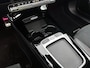 Mercedes-Benz CLA 180 AMG Line Panoramadak | 5 spaaks lichtmetalen velgen MBUX wide screen | Navigatie | Parking support met camera achter | Inclusief 24 maanden Mercedes-Benz Certified garantie voor Europa.