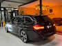 BMW 3-Serie Touring 320i xDrive Edition Sport Line Shadow Executive Garantie Head-Up Pano Camera Elek Achterklep Cruise Rijklaar