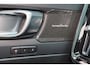 Volvo XC40 T5 Recharge R-Design - Panorama/schuifdak - IntelliSafe Assist & Surround - 360º Camera - Harman/Kardon audio - Verwarmde voorstoelen & stuur - Parkeersensoren voor & achter - Elektr. bedienb. voorstoelen met geheugen links - Draadloze tel. lader - Extra getint glas - 19' LMV