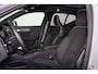 Volvo XC40 T5 Recharge R-Design - Panorama/schuifdak - IntelliSafe Assist & Surround - 360º Camera - Harman/Kardon audio - Verwarmde voorstoelen & stuur - Parkeersensoren voor & achter - Elektr. bedienb. voorstoelen met geheugen links - Draadloze tel. lader - Extra getint glas - 19' LMV
