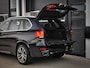 BMW X5 40D xDrive M-Sport | HUD | COMFORTZETELS | PANO | LED | CARBONSCHWARZ METTALIC | TREKHAAK | MEMORY