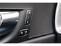 Volvo XC60 2.0 T6 Plug-in hybrid AWD R-Design | Trekhaak | Panoramadak | Google Maps navigatie | Stoel- en stuurwielverwarming | Keyless | 20" velgen |cruise control |