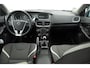 Volvo V40 T3 152PK Dynamic Edition / Cruise control / Panoramadak / Parkeeren met camera / Harman kardon audio / Standkachel / Stoelverwarming