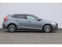 Volvo V40 T3 152PK Dynamic Edition / Cruise control / Panoramadak / Parkeeren met camera / Harman kardon audio / Standkachel / Stoelverwarming