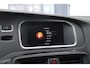 Volvo V40 T3 152PK Dynamic Edition / Cruise control / Panoramadak / Parkeeren met camera / Harman kardon audio / Standkachel / Stoelverwarming