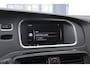 Volvo V40 T3 152PK Dynamic Edition / Cruise control / Panoramadak / Parkeeren met camera / Harman kardon audio / Standkachel / Stoelverwarming