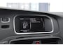Volvo V40 T3 152PK Dynamic Edition / Cruise control / Panoramadak / Parkeeren met camera / Harman kardon audio / Standkachel / Stoelverwarming
